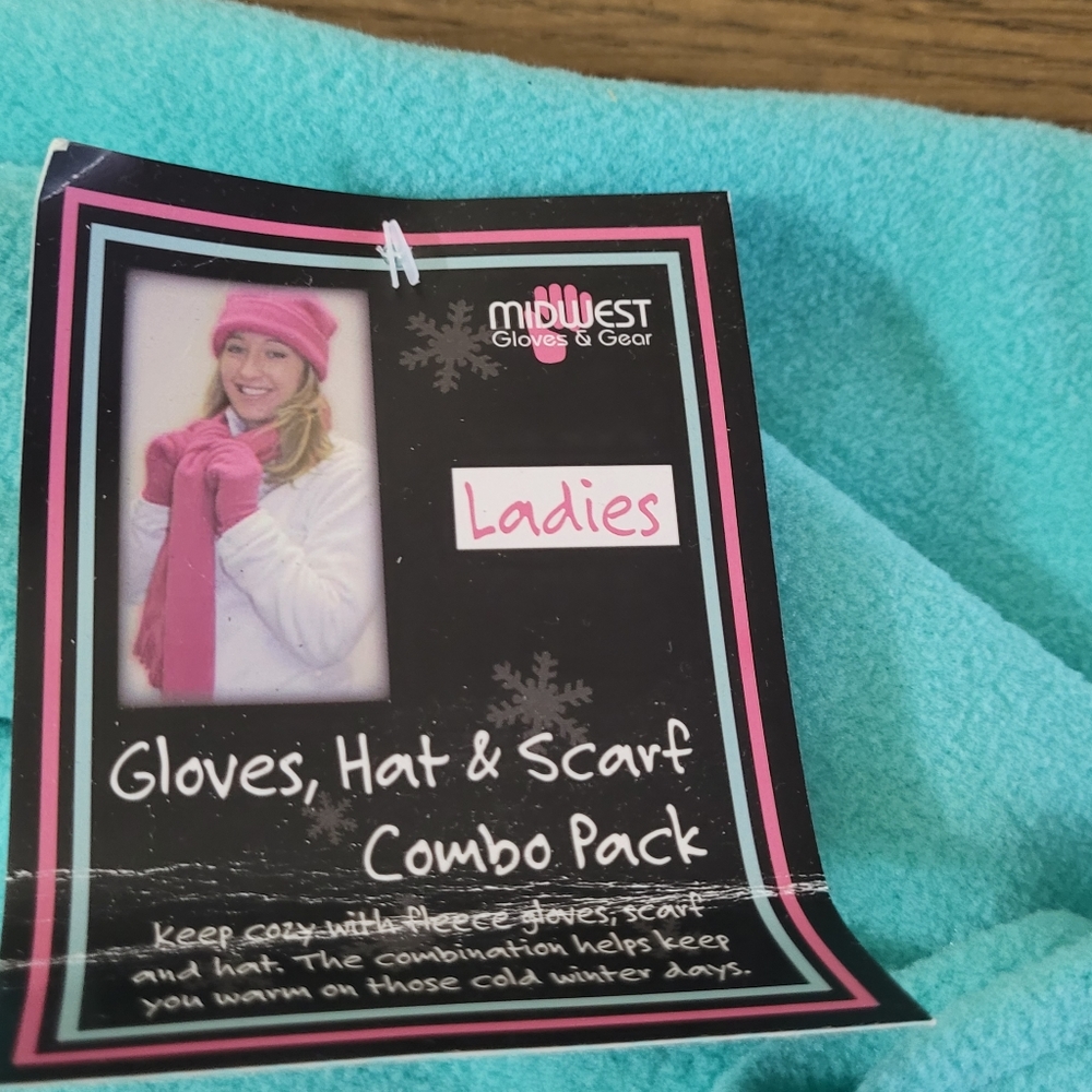 Midwest Gloves, Hat & Scarf Combo - Picture 2 of 5